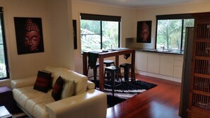 Presidential Cabin, 1 Queen Bed, Pool View