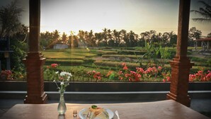 Breakfast, lunch and dinner served - Puri Suksma Ubud (Ubud)