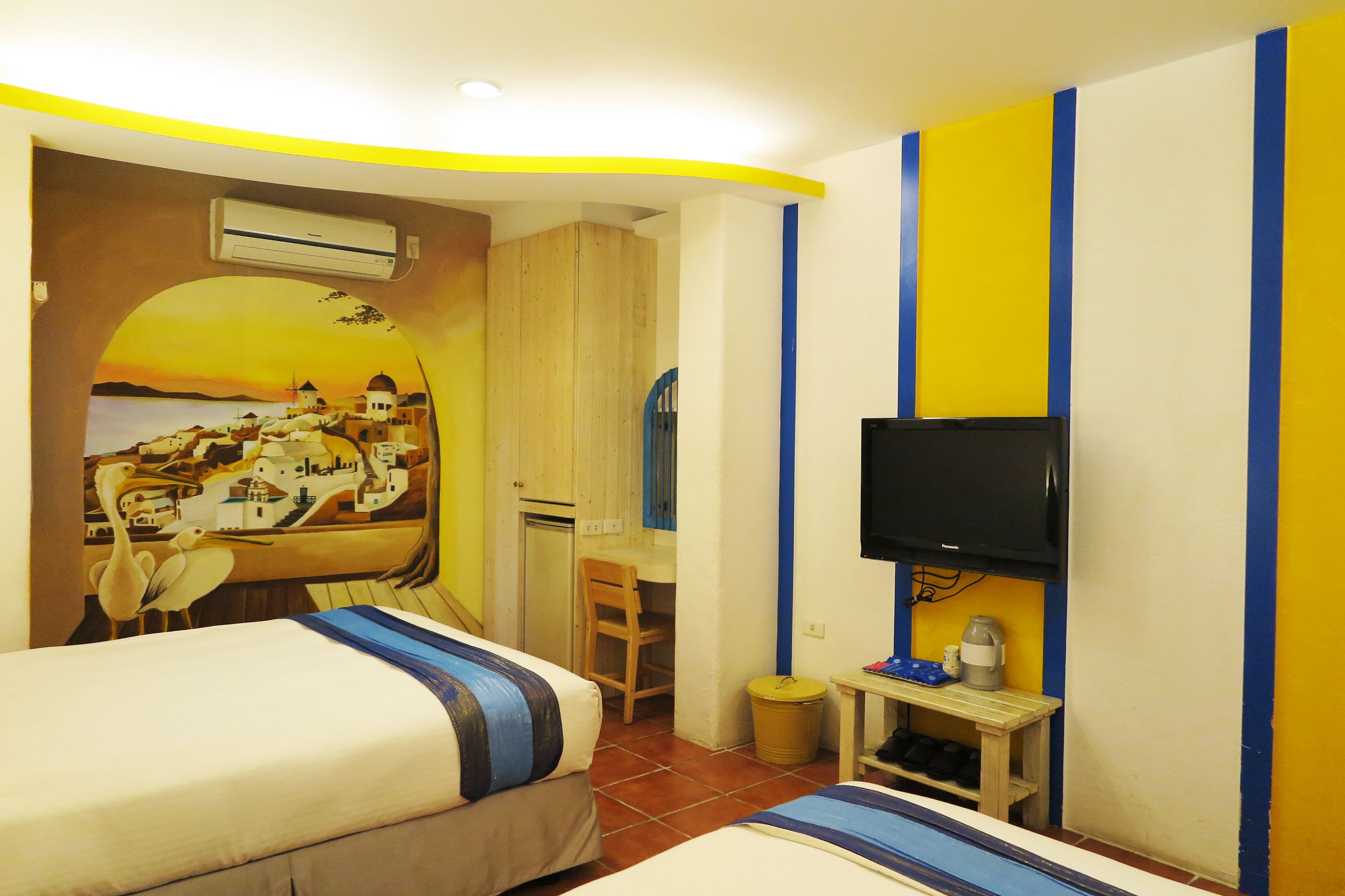 quadruple room, no windows (305) | free wifi, bed sheets