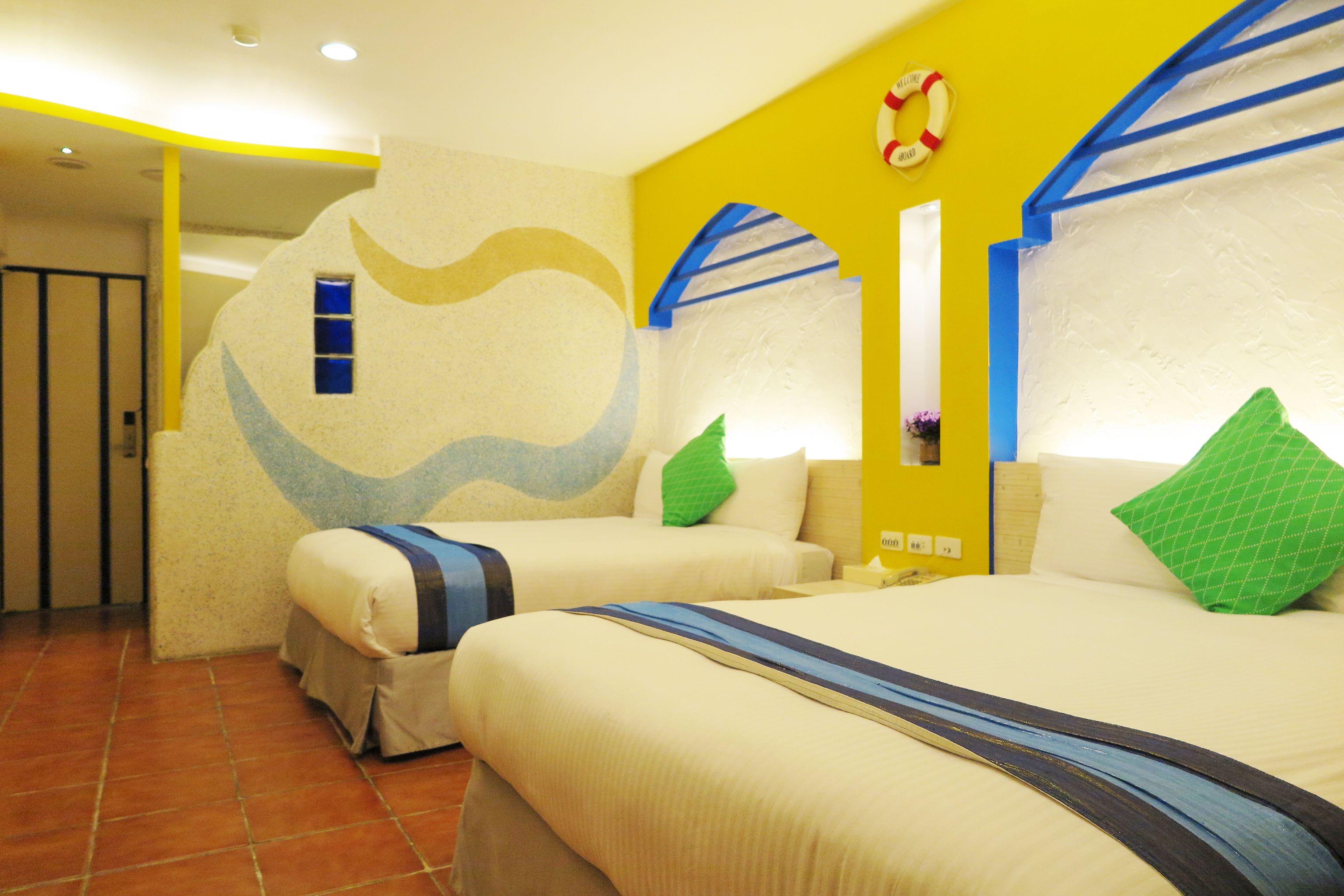 quadruple room, no windows (305) | free wifi, bed sheets