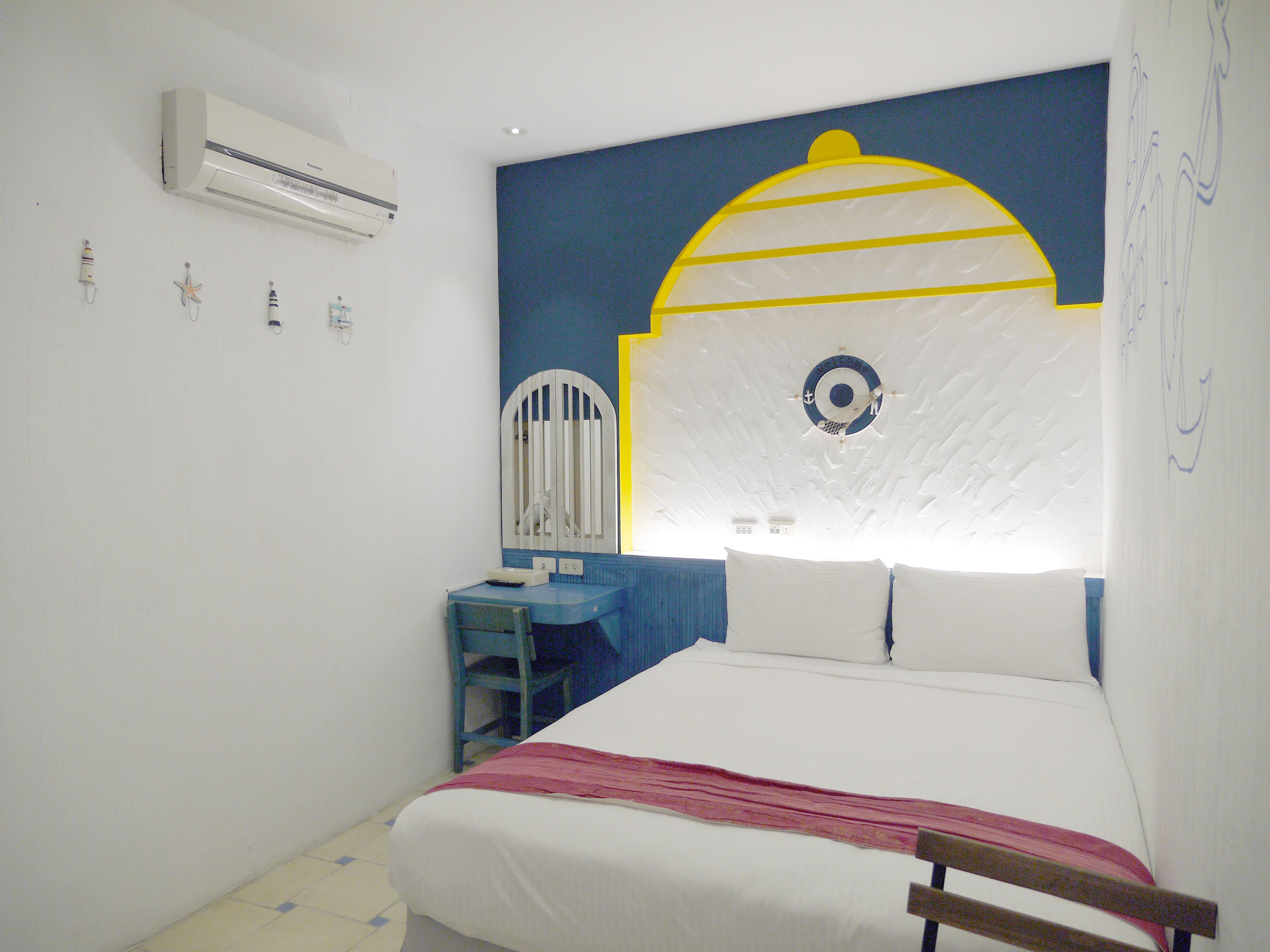 double room, no windows (502) | free wifi, bed sheets
