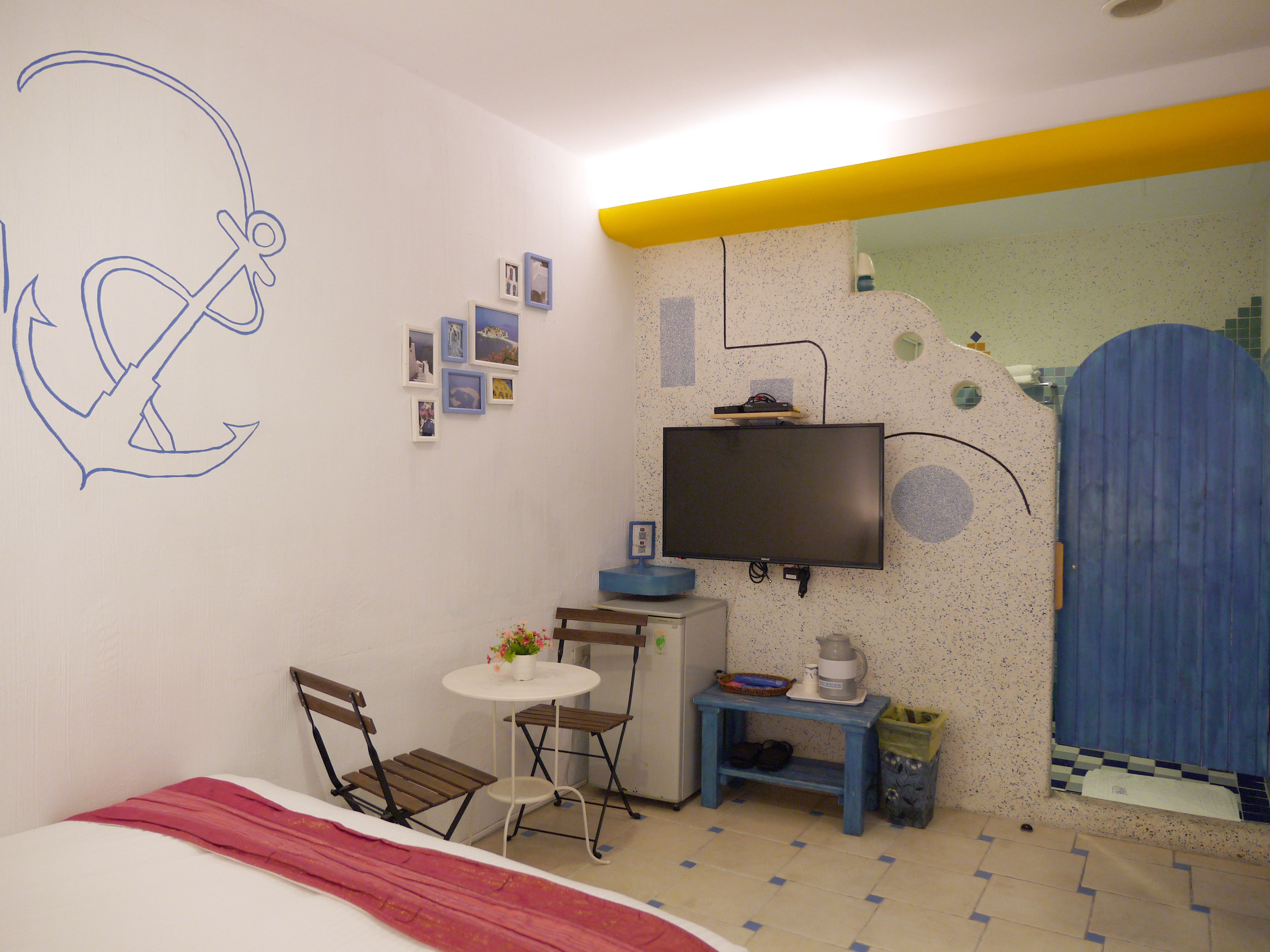 double room, no windows (502) | free wifi, bed sheets