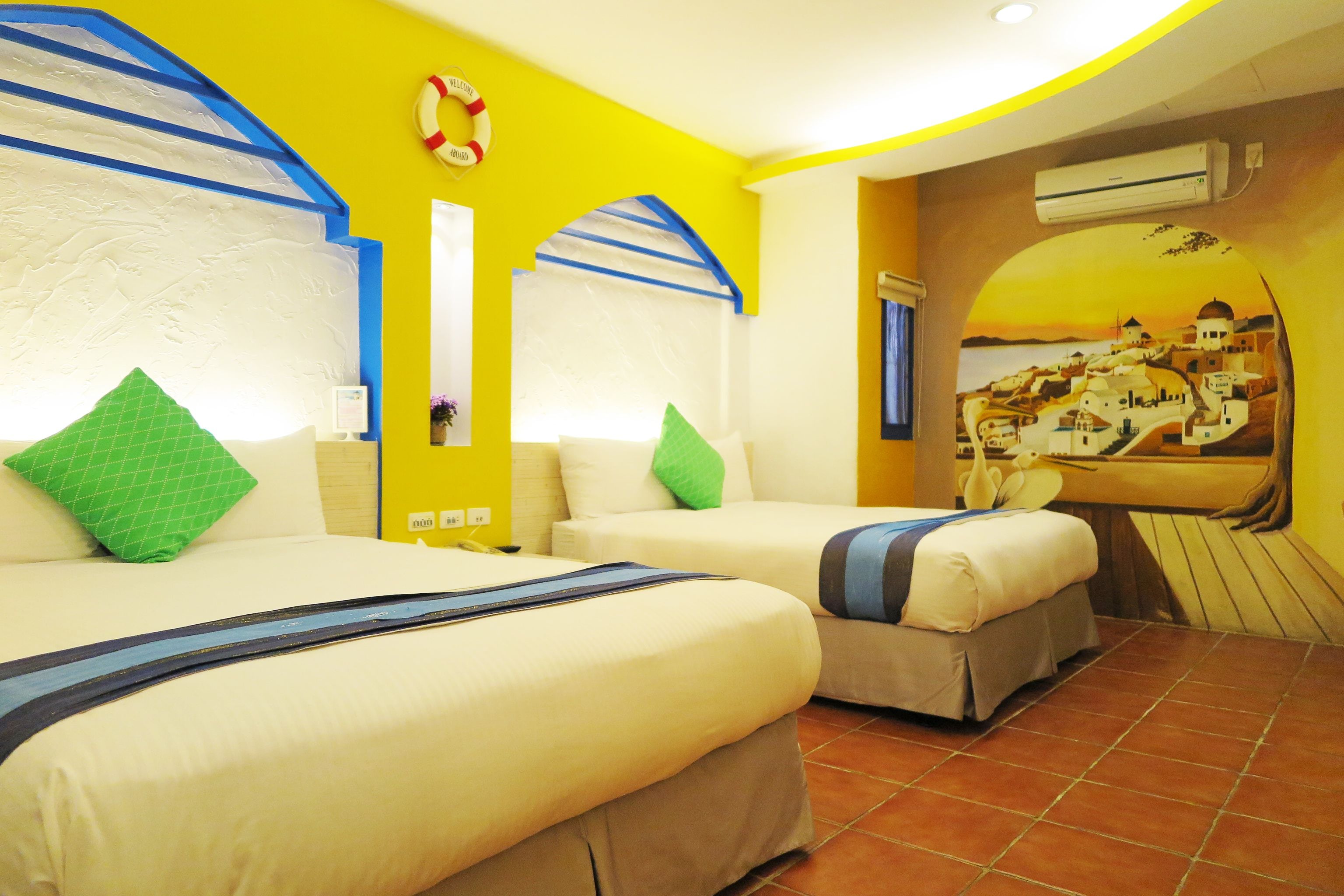 quadruple room, no windows (305) | free wifi, bed sheets
