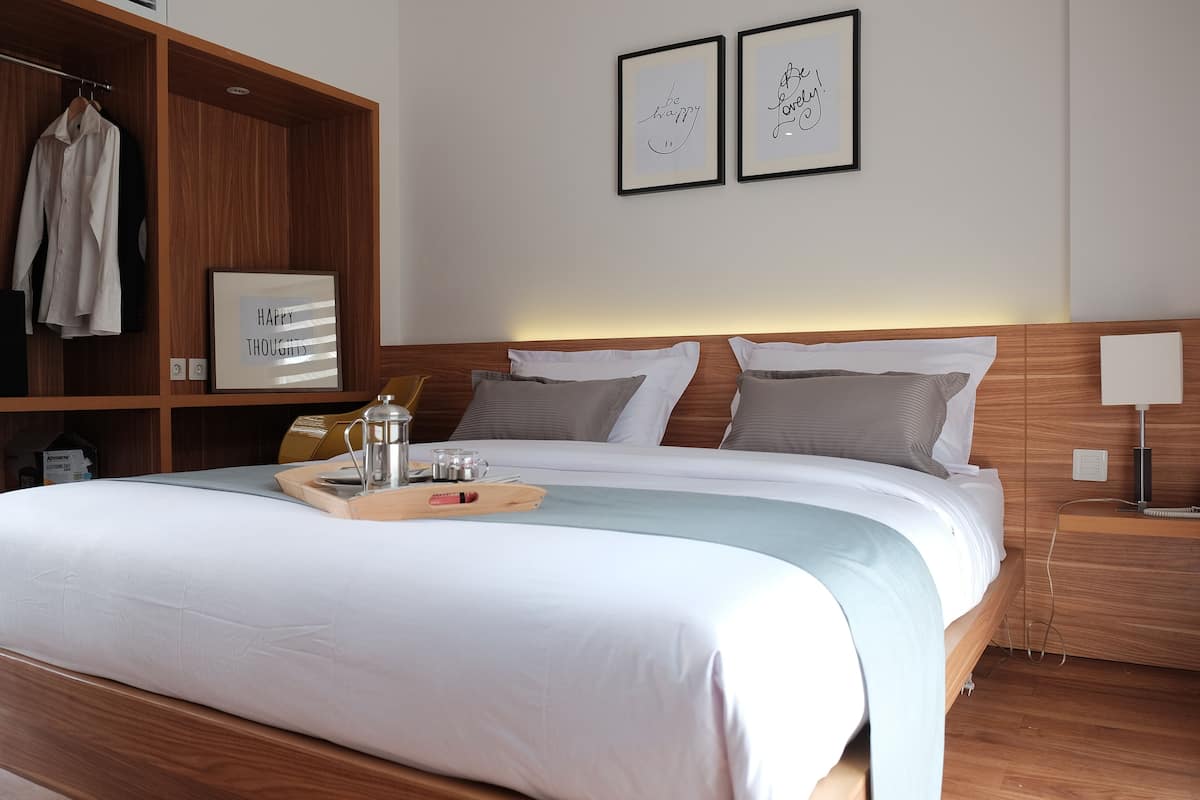 Habitación superior, 1 cama King size | Ropa de cama de alta calidad y caja de seguridad en la habitación