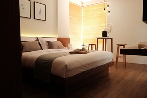 Premium Room, 1 King Bed | Premium bedding, in-room safe, desk, soundproofing - Flat06 Tendean (Jakarta)