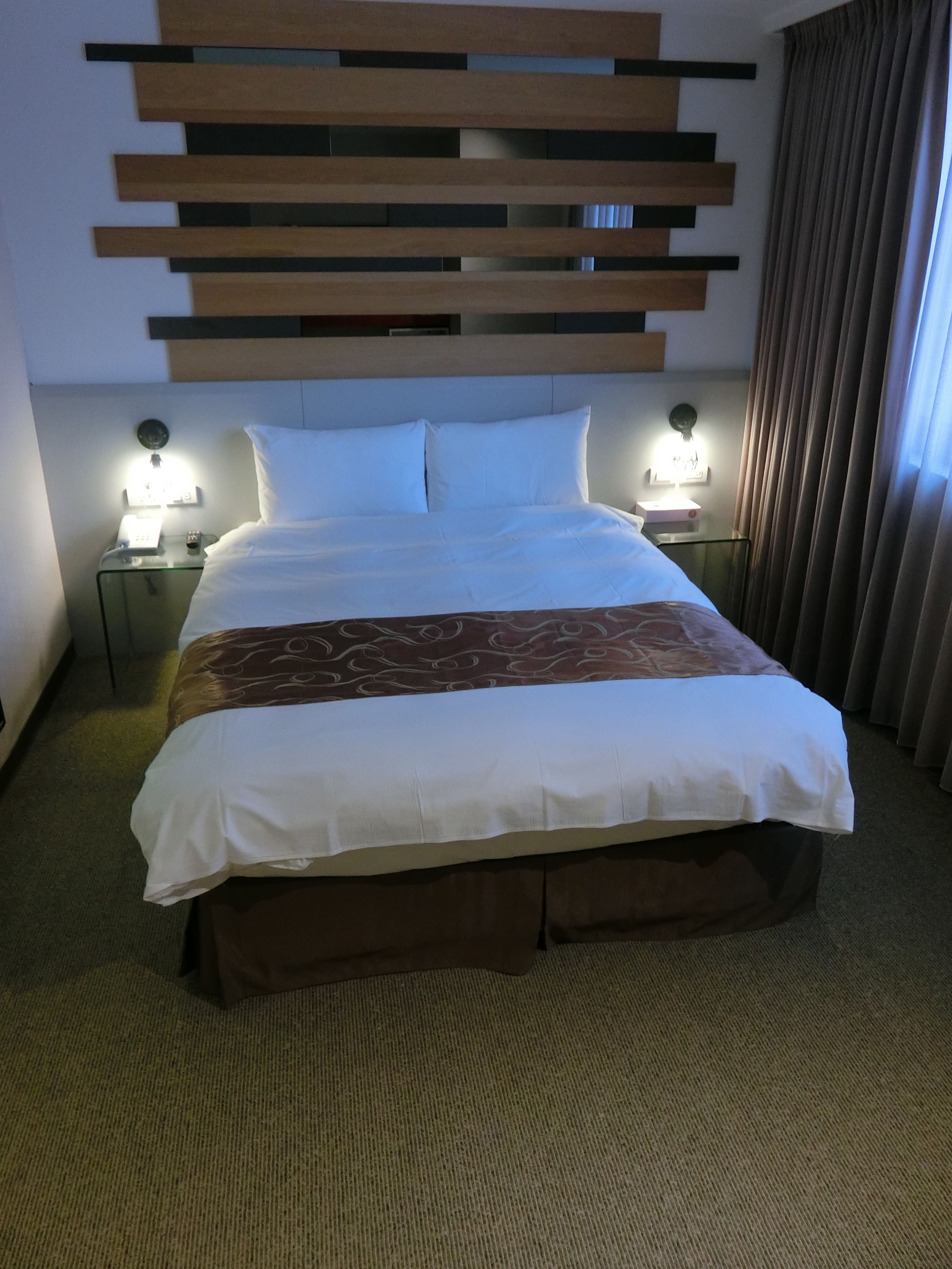 standard double room | in-room safe, desk, soundproofing, free wifi