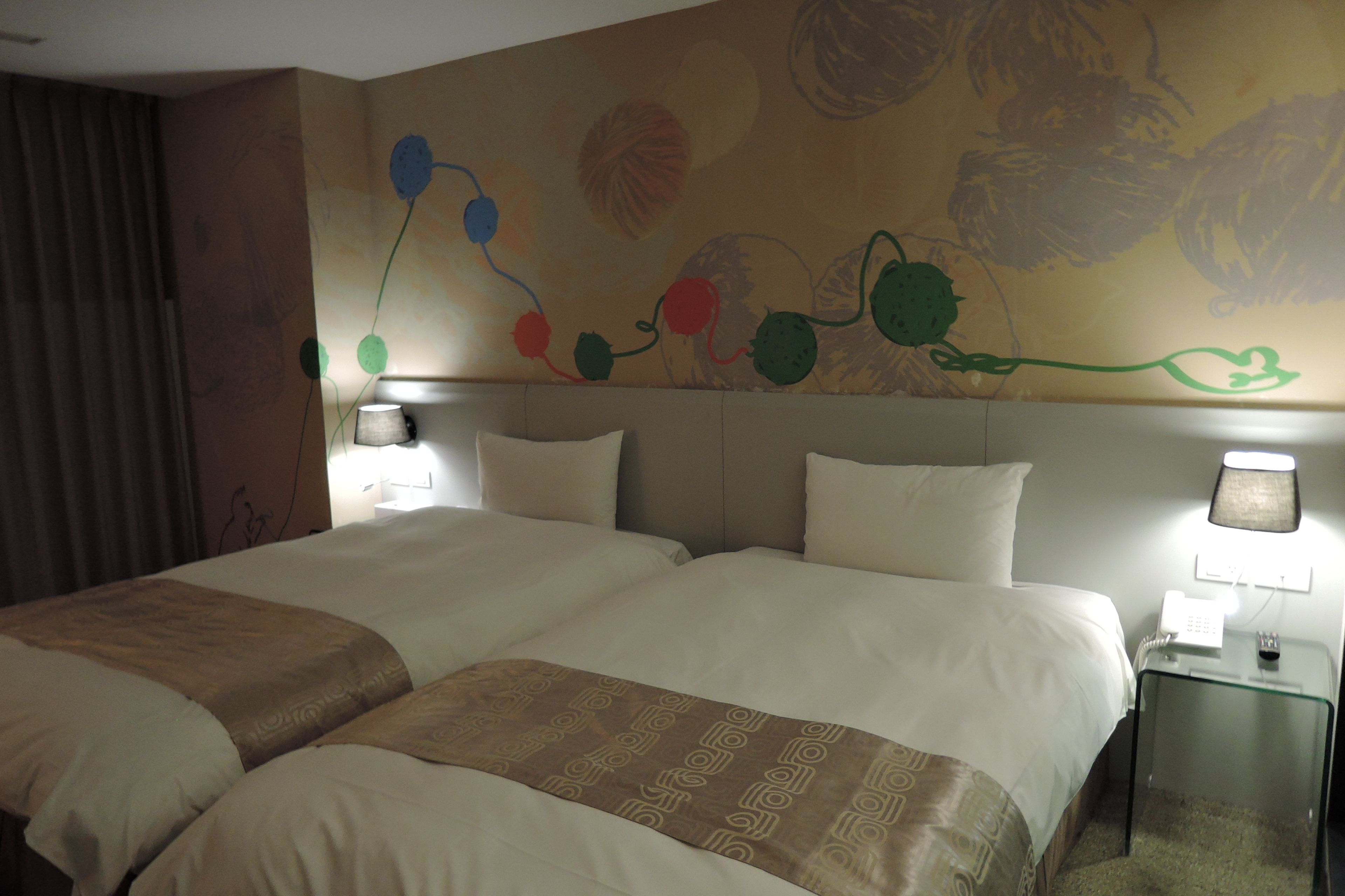 standard twin room | in-room safe, desk, soundproofing, free wifi