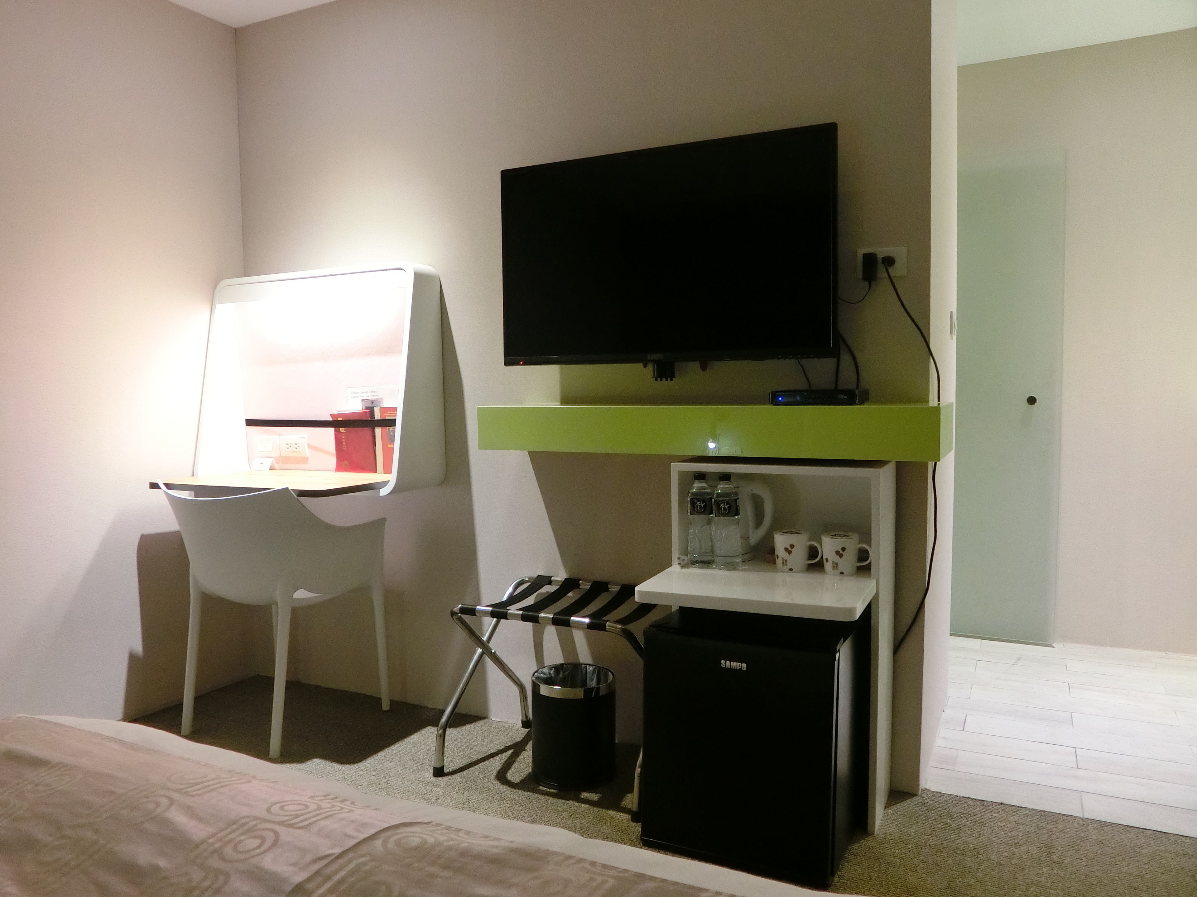 standard double room | in-room safe, desk, soundproofing, free wifi