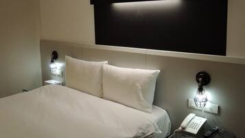 In-room safe, desk, soundproofing, free WiFi