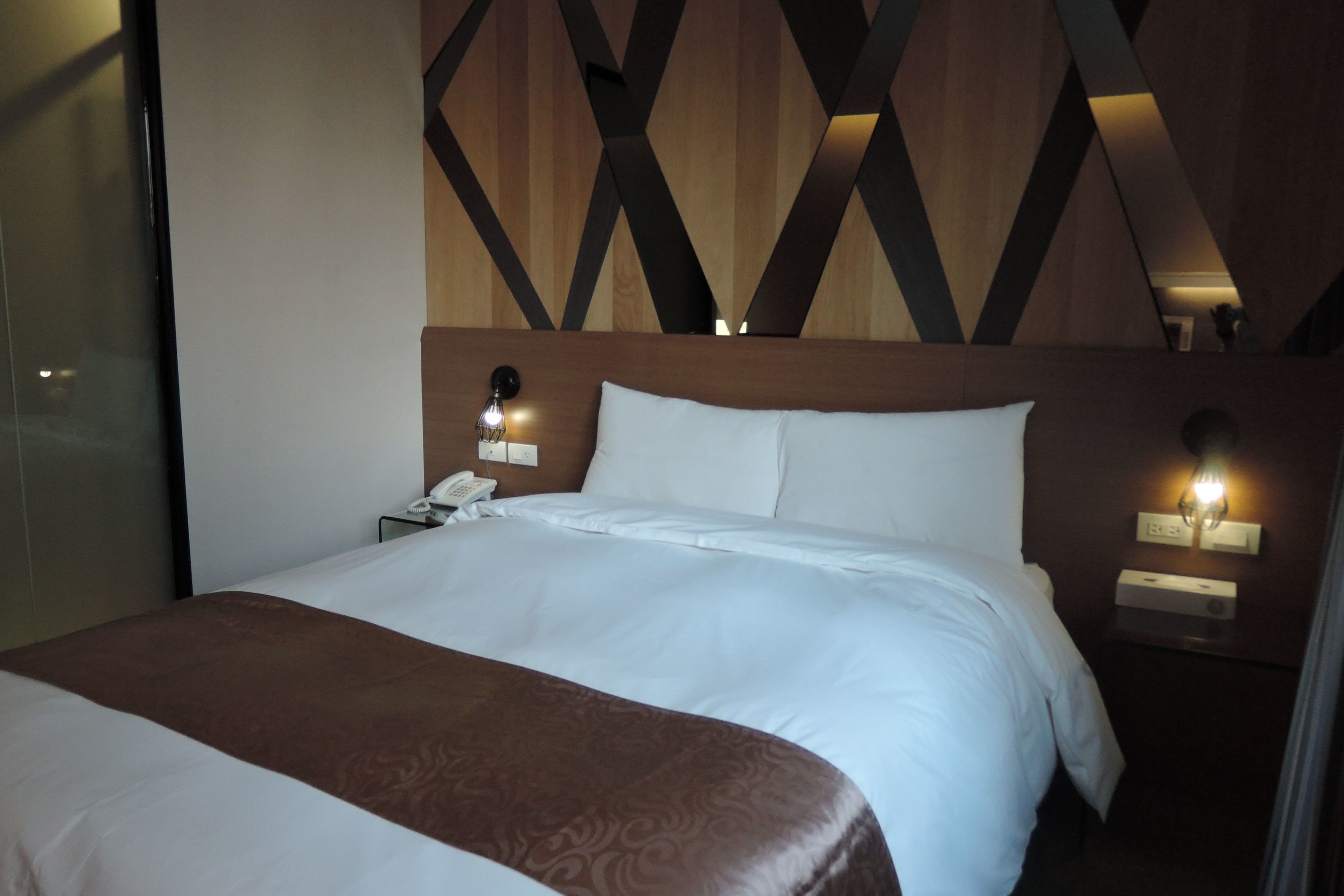 standard double room | in-room safe, desk, soundproofing, free wifi