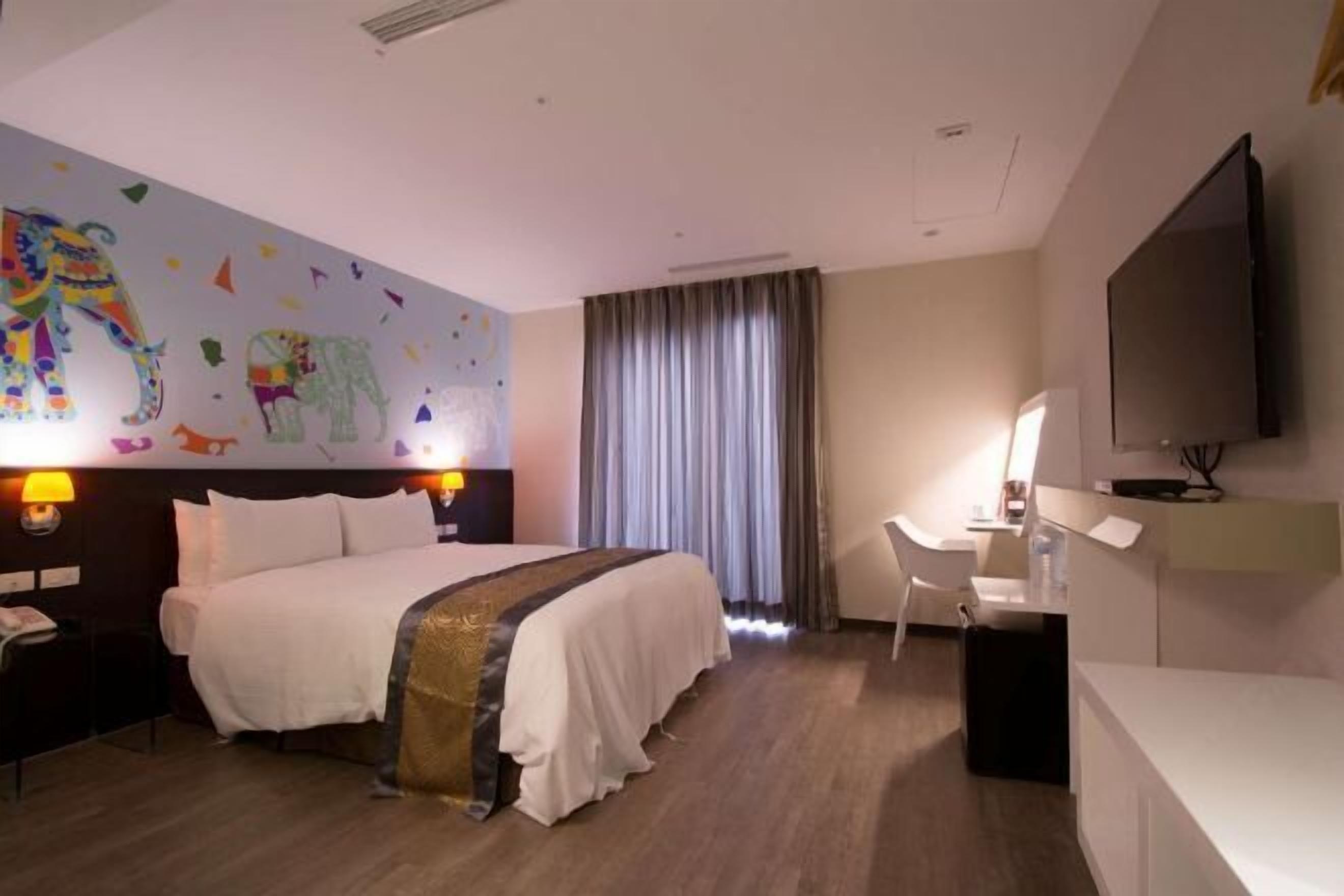 In-room safe, desk, soundproofing, free WiFi