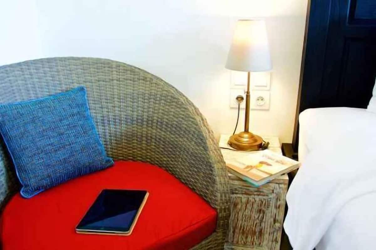 Minibar, caja de seguridad en la habitación, escritorio y wifi gratis