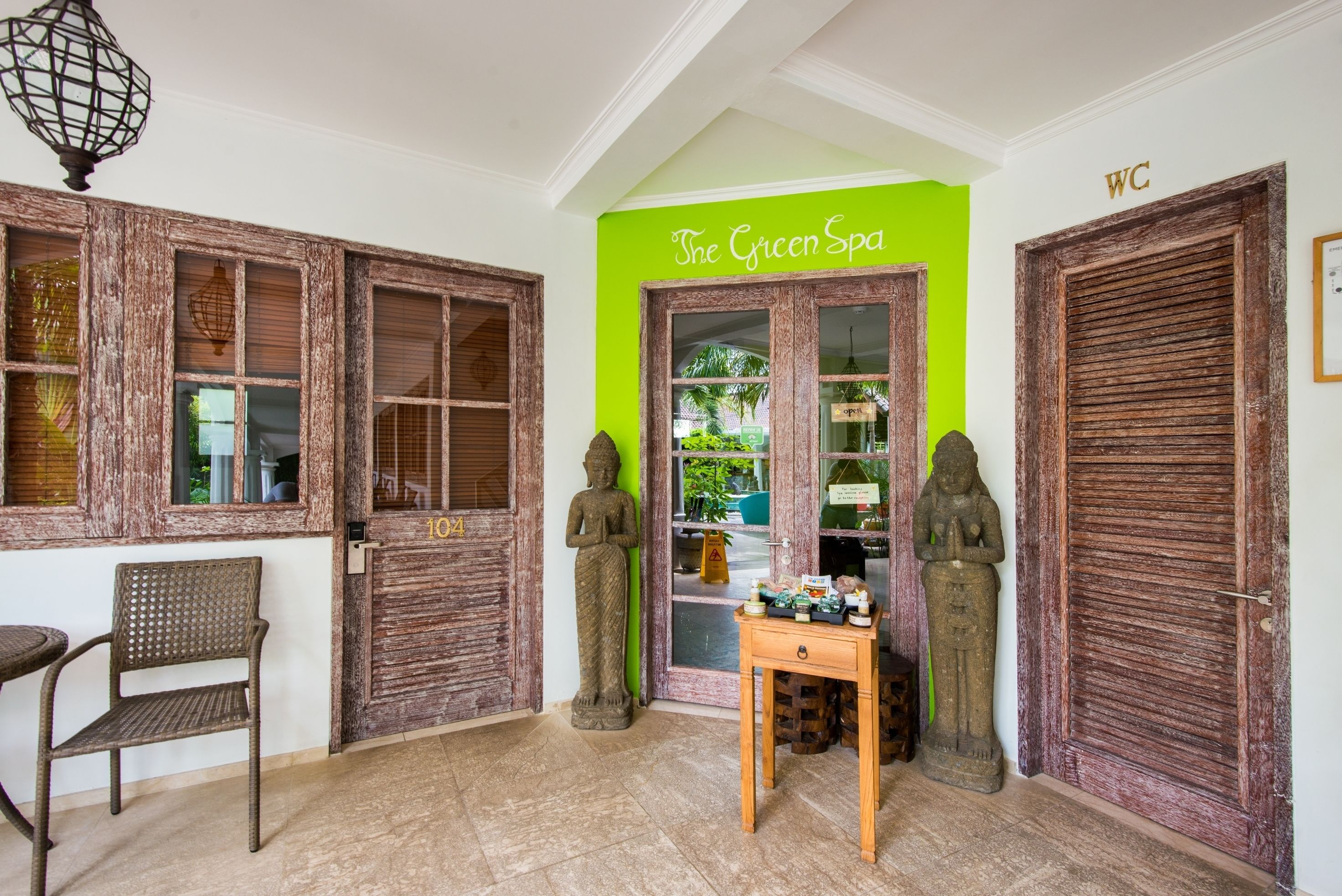 couples treatment room(s), body treatments, aromatherapy, body scrubs