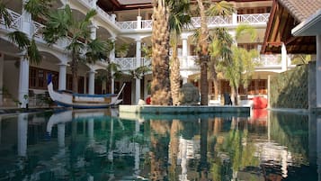 2 kolam renang outdoor