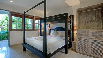 Family Double Room, 1 Bedroom | Minibar, in-room safe, desk, free WiFi