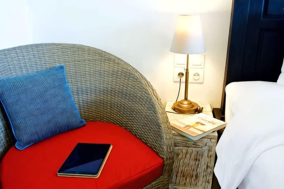 Minibar, caja de seguridad en la habitación, escritorio y wifi gratis 