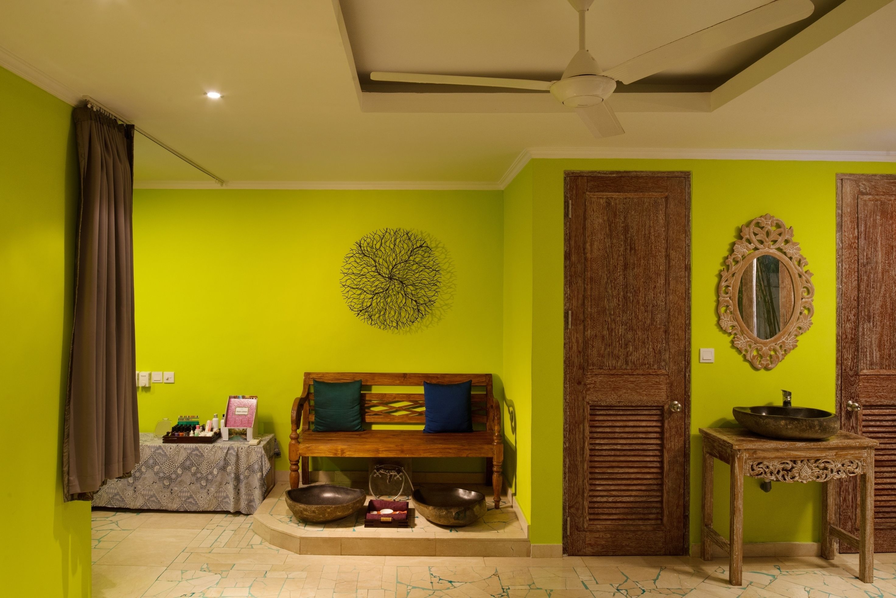 couples treatment room(s), body treatments, aromatherapy, body scrubs