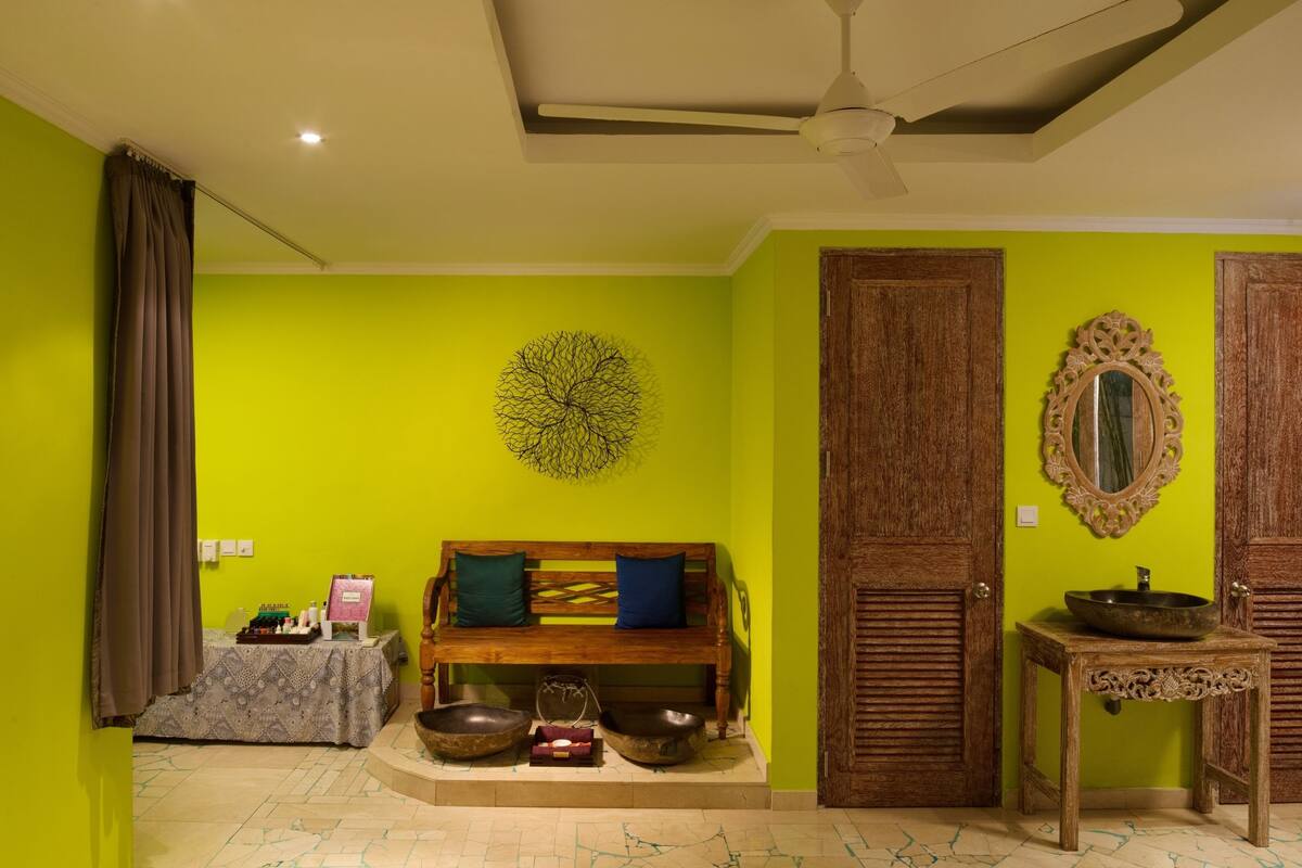 couples treatment room(s), body treatments, aromatherapy, body scrubs