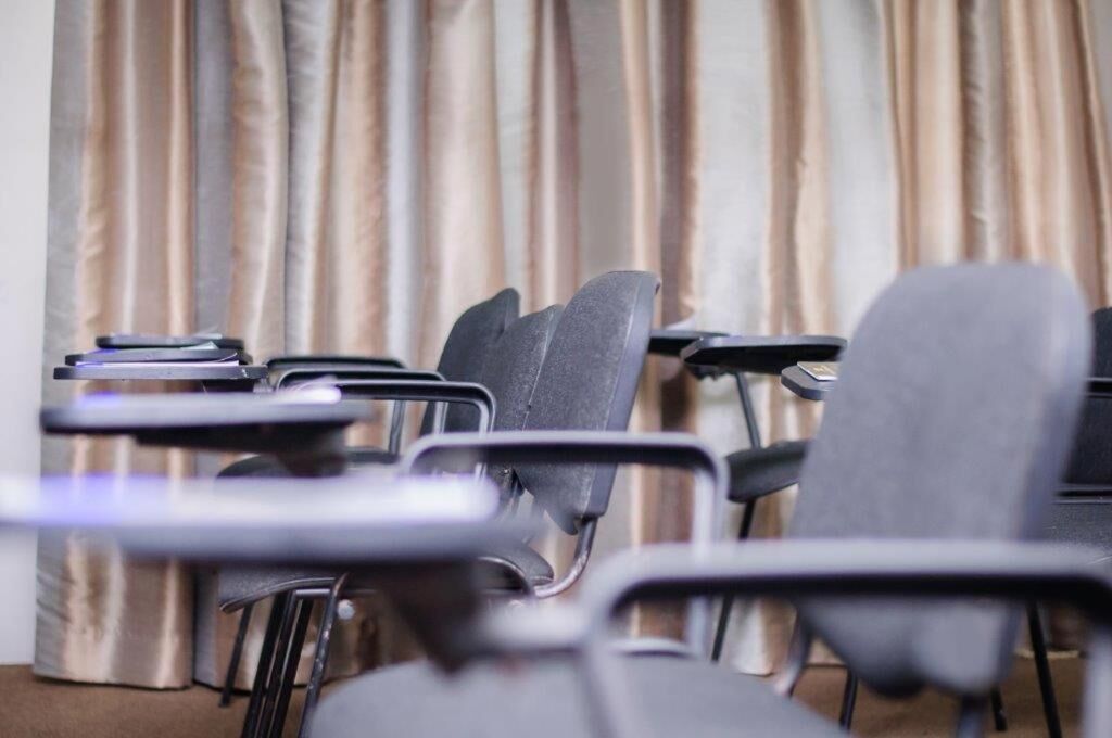 breakfast, lunch, dinner served; international cuisine