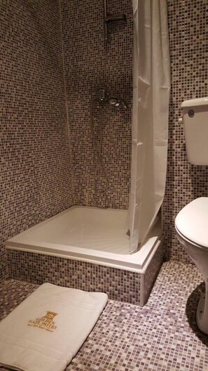 Bruser, gratis toiletartikler, håndklæder
