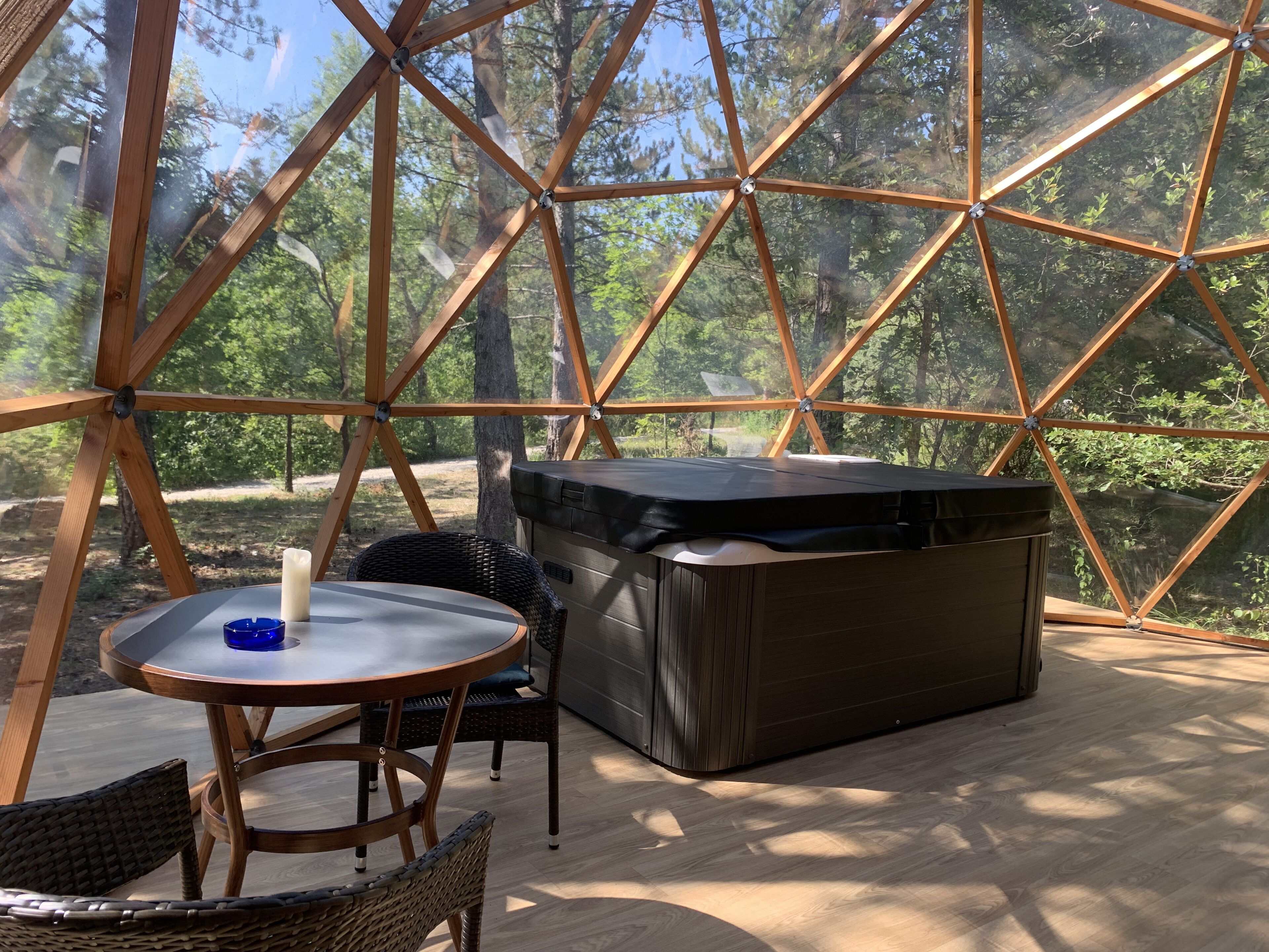 Double Room, 1 Queen Bed | Blackout drapes, soundproofing, free WiFi, bed sheets