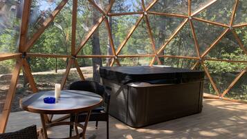 Double Room, 1 Queen Bed | Blackout drapes, soundproofing, free WiFi, bed sheets