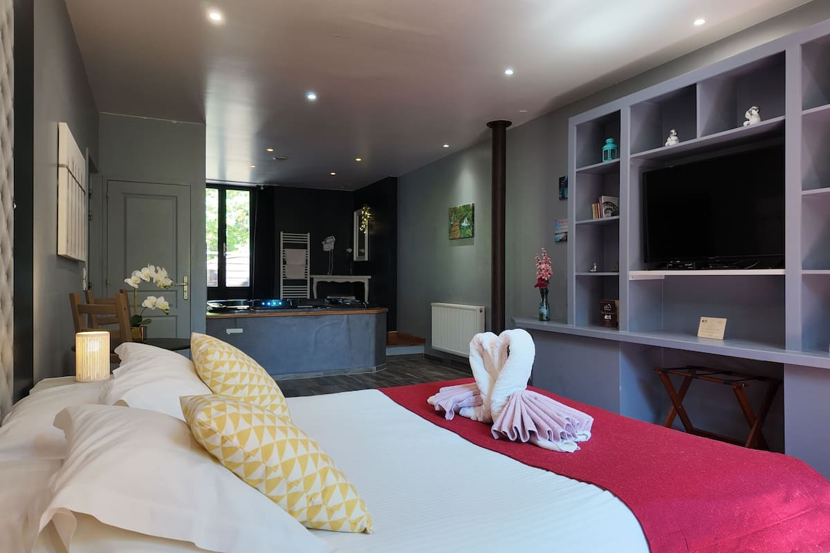 Double Room (Zen) | Blackout drapes, soundproofing, WiFi (free), bed sheets
