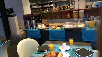 Petit déjeuner buffet compris tous les jours