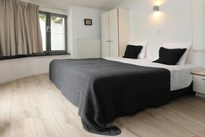 Escritorio, cunas y wifi gratis