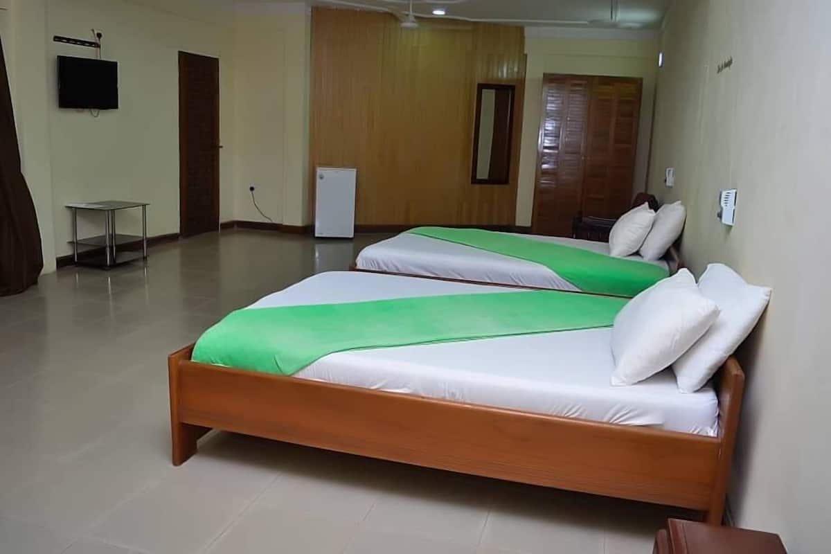 In-room safe, free WiFi, bed sheets