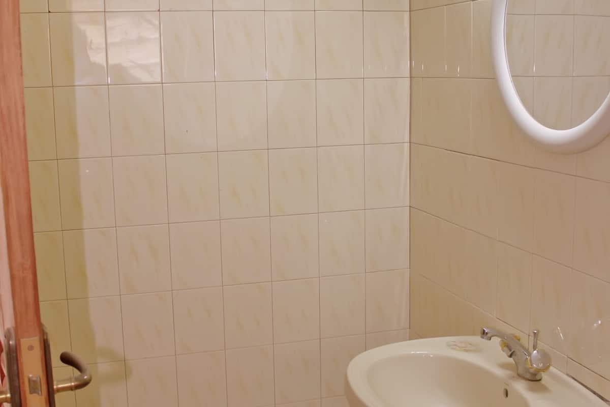 Double Room (Queen) | Bathroom | Combined shower/bathtub, spring water bathtub, rainfall showerhead