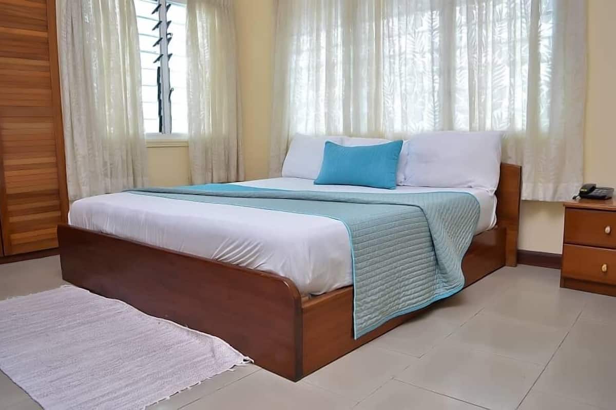 Double Room (Queen) | In-room safe, free WiFi, bed sheets