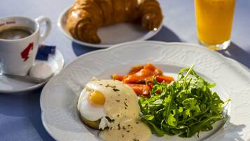 Desayuno buffet todos los días (con cargo)