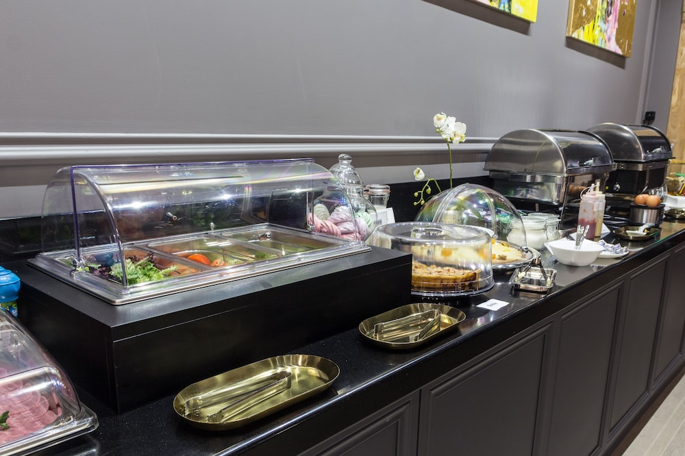 City Park Hotel by null