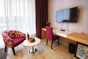 Premium bedding, minibar, in-room safe, individually furnished - City Park Hotel (Chisinau)