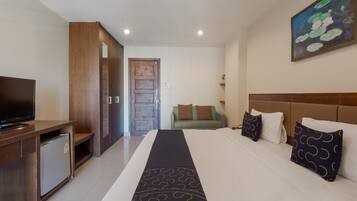 Superior Double Room | In-room safe, desk, free WiFi, bed sheets
