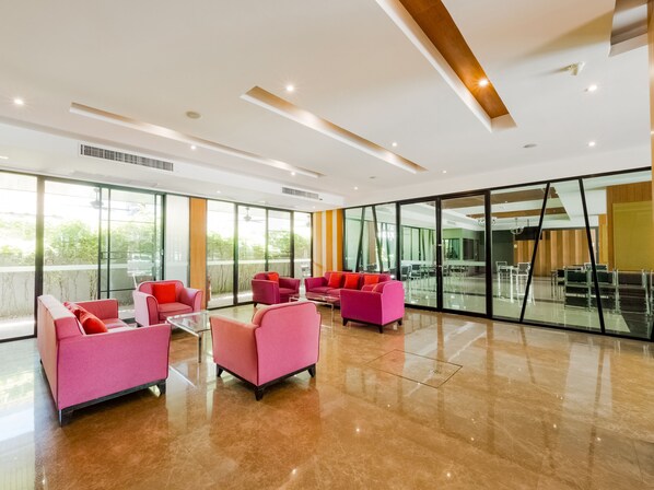 Lobby sitting area - CAPITAL O 1102 The SP Boutique (Pattaya)