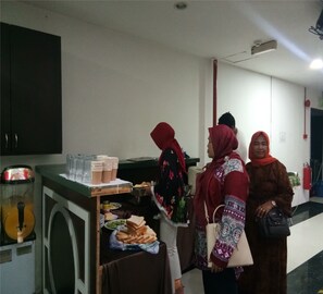 Petit déjeuner buffet servi tous les jours en supplément