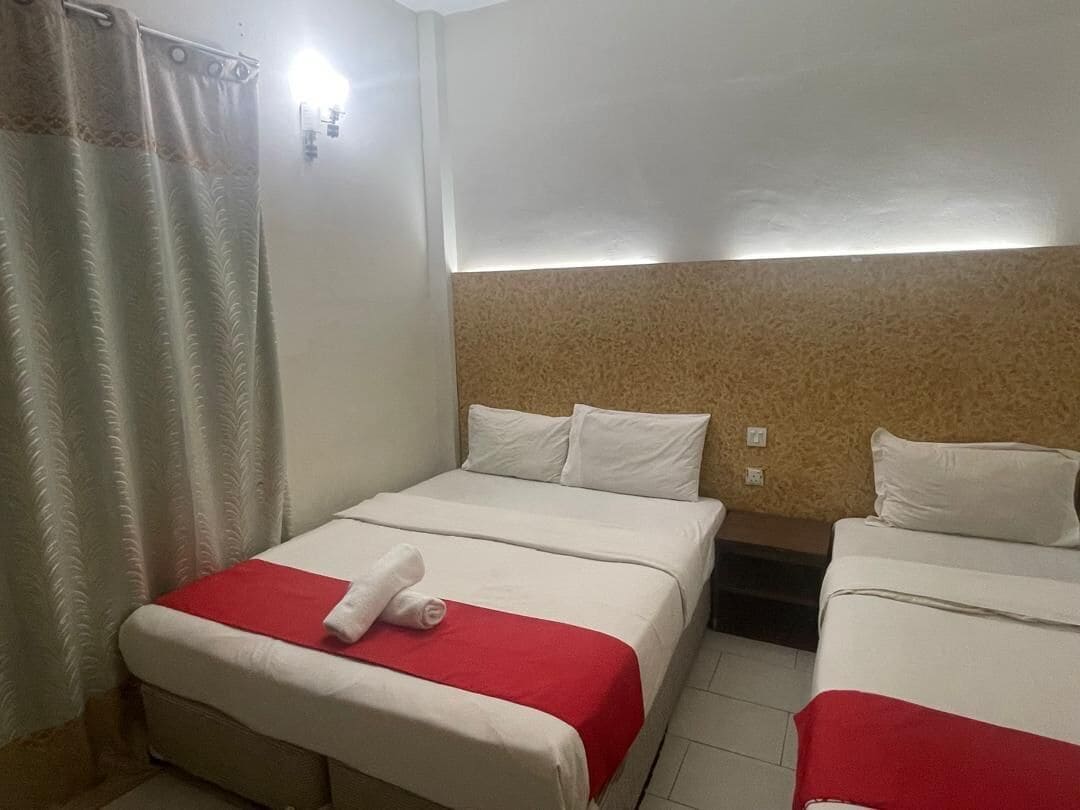 Triple Room | Laptop workspace, iron/ironing board, free WiFi, bed sheets