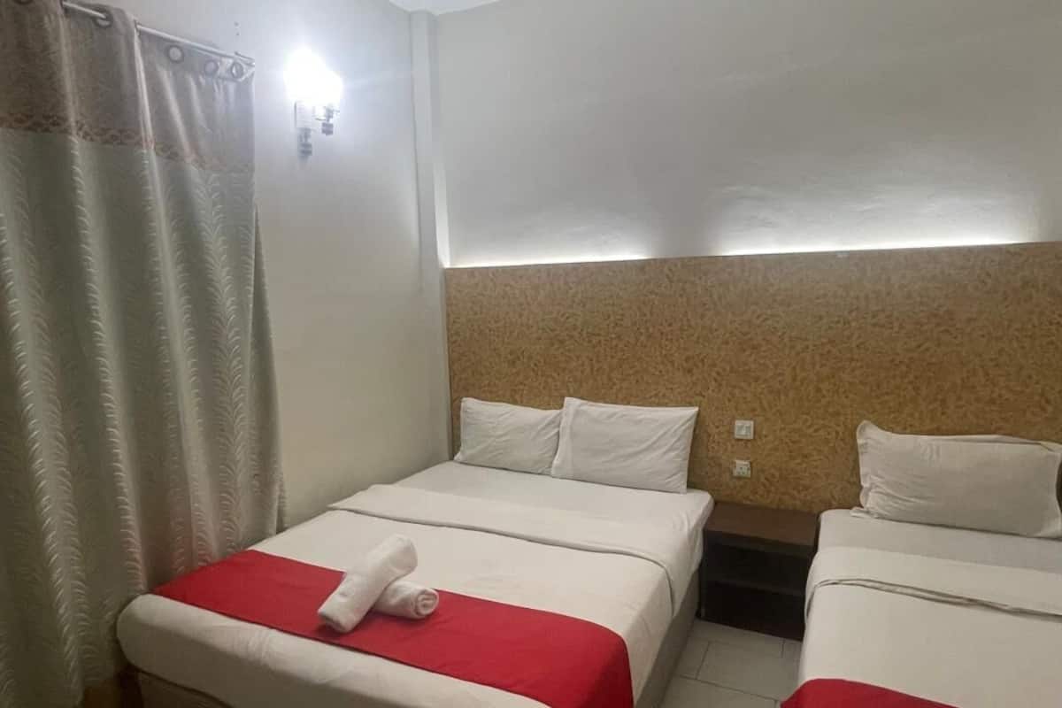 Triple Room | Laptop workspace, iron/ironing board (on request), WiFi (free)
