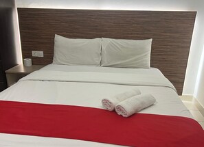 Quarto luxo | Espaço de trabalho para notebook, ferros/tábuas de passar roupa