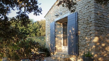 Superior Room, 1 King Bed, Pool Access, Ground Floor | 5 bedrooms, premium bedding, pillow-top beds, in-room safe