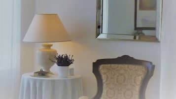 5 bedrooms, premium bedding, pillow-top beds, in-room safe