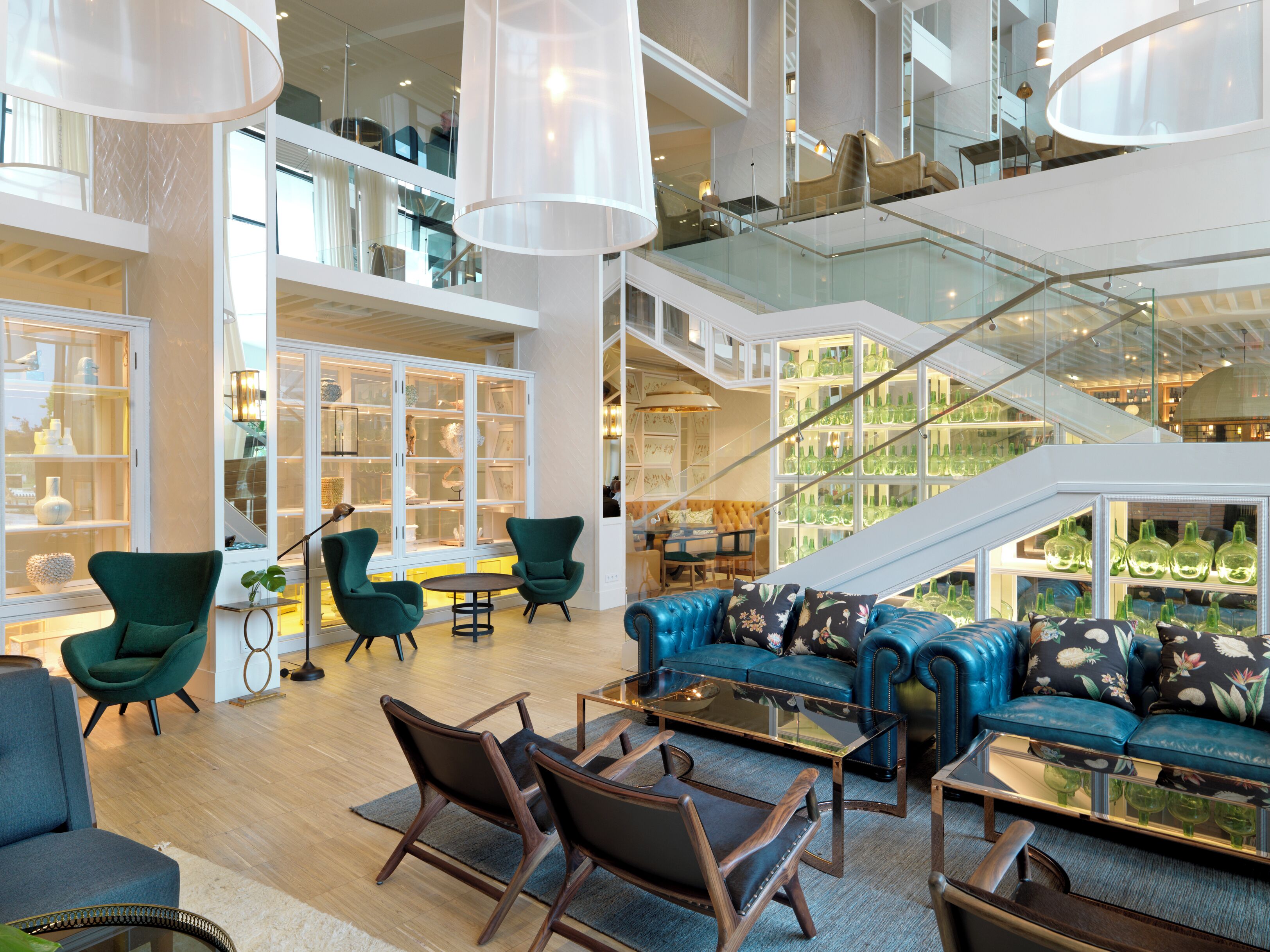 2 bars/lounges, 2 poolside bars, swim-up bar