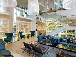 2 间酒吧/酒廊、2 间池畔酒吧、泳池酒吧