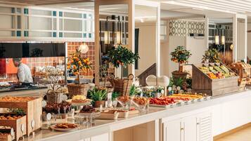 Free daily buffet breakfast