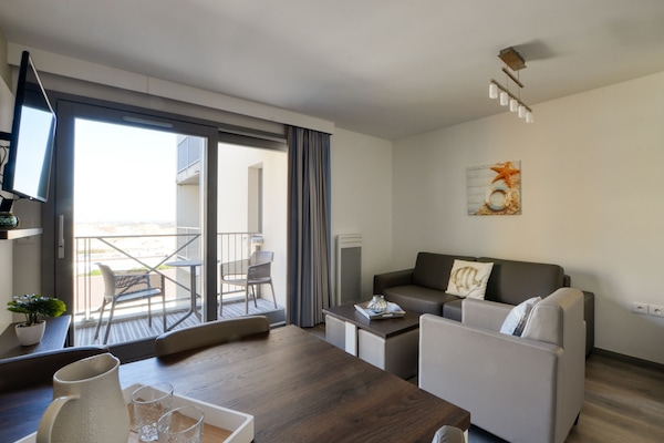 Appartamento Standard, balcone | Area soggiorno | TV a schermo piatto