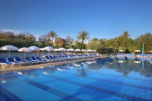 Indoor pool, 4 outdoor pools, open 9:00 AM to 6:00 PM, pool umbrellas - Valeria Madina Club Resort All Inclusive (Marrakech)