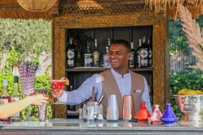 2 bars/lounges, poolside bar