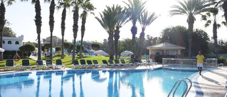 حمّام سباحة خارجي